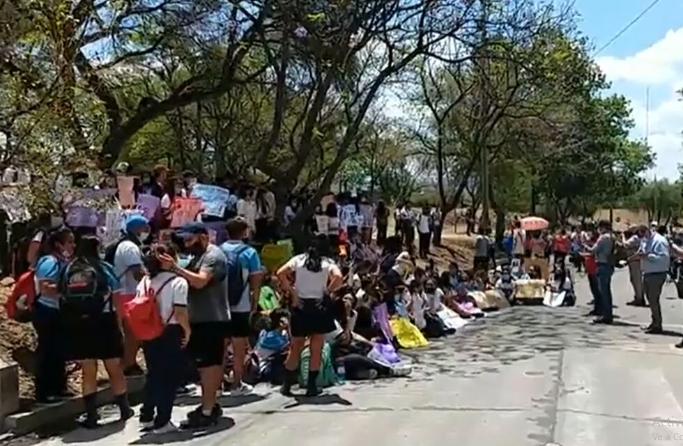 Horas de tensión en Colegio Santa Teresita por un presunto caso de abuso
