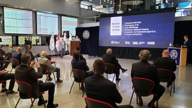 Remate de primer lote de soja de campaña 2020/2021. (BCR)