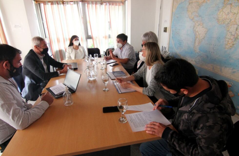 El gobierno de Neuquén ofreció a los docentes una suba del 12% y sumas fijas