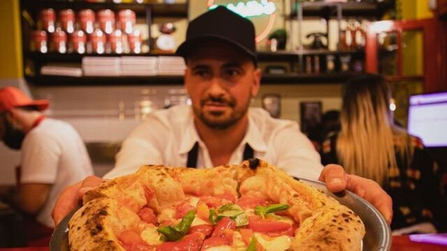 Santiago Cenitagoya tiene dos locales en Rosario