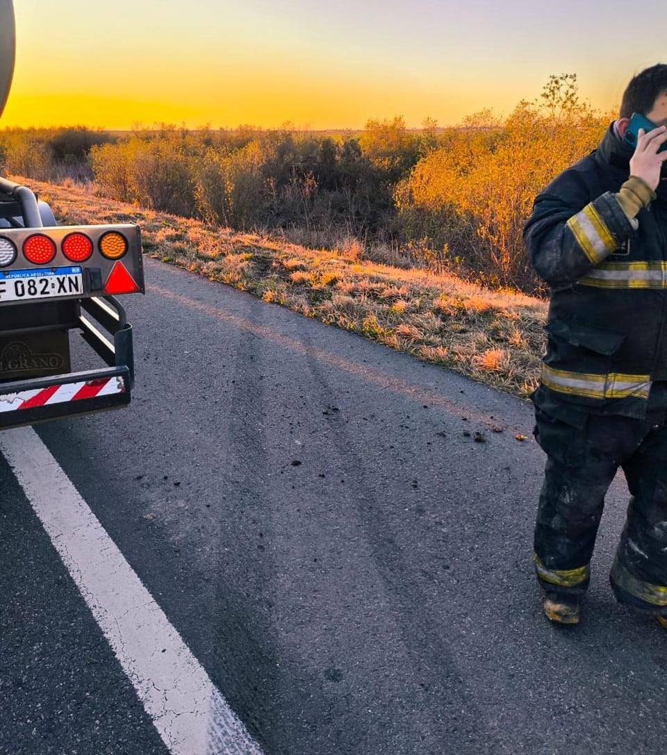 La Francia: un automóvil con tres jóvenes tumbó en la autovía 19, podría haber sido una tragedia