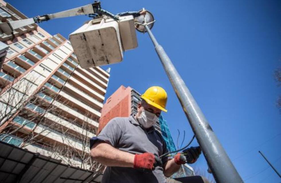 Mejoramiento del alumbrado público en varios frentes en simultáneo