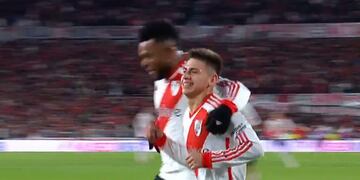 Claudio Echeverri marcó el 1-0 para River, ante Belgrano, tras una gruesa falla defensiva (Captura de pantalla).