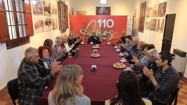 Desayuno por la identidad de Carlos Paz