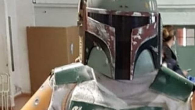 Fue a votar disfrazado como soldado Imperial de Star Wars.