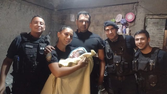 Como la ambulancia no llegaba, policías de San Martín ayudaron a una joven mendocina a dar a luz en su casa.