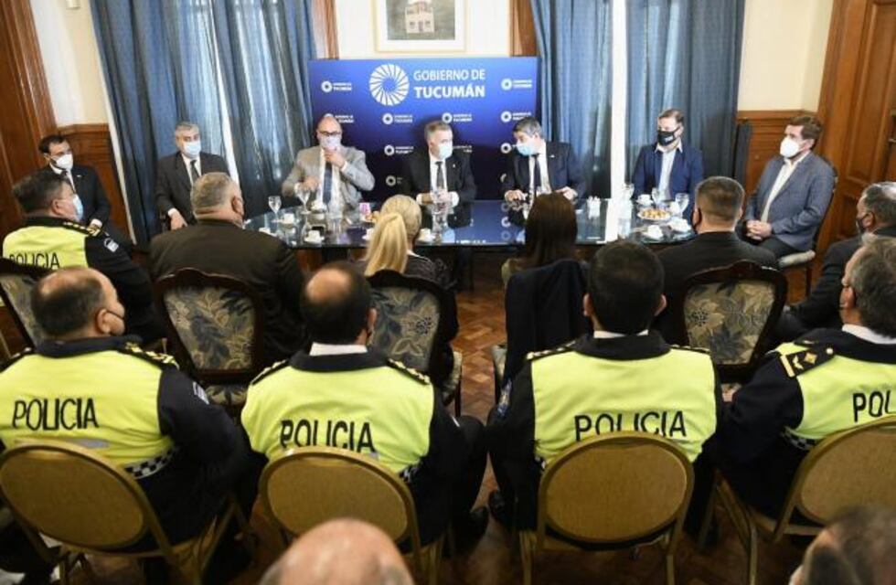El gobernador Jaldo se reunió con el ministro Maley, funcionarios de Seguridad y la cúpula policial