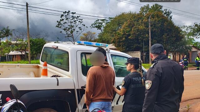 Recuperan motocicletas robadas y detienen a dos jóvenes en Eldorado y Mado.