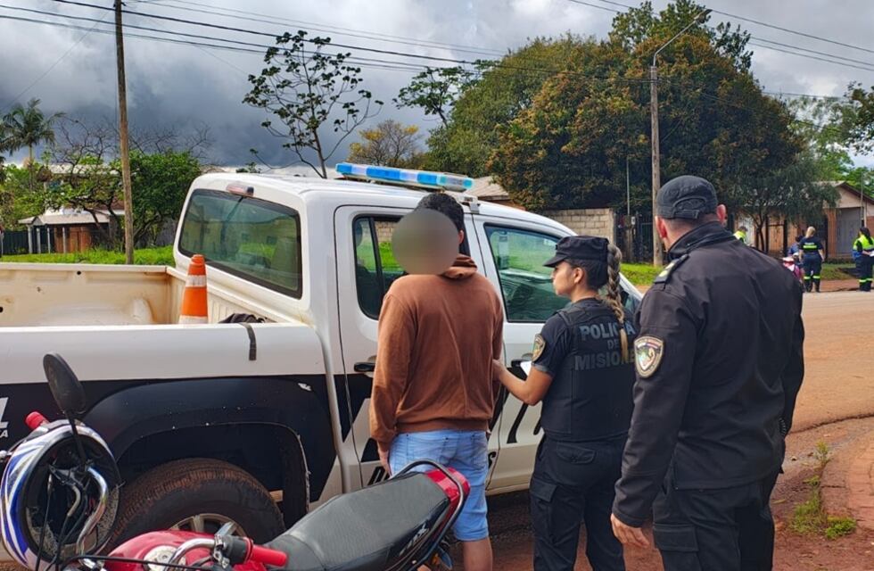 Recuperan motocicletas robadas y detienen a dos jóvenes en Eldorado y Mado