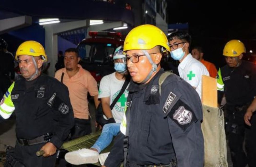 Tragedia en El Salvador: al menos 12 muertos tras una estampida humana en un partido de fútbol