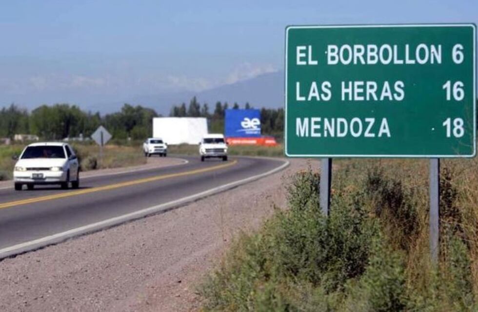 Se les atravesó una vaca, volcaron y murió una bebé de 8 meses