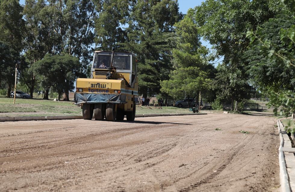 Trabajan en mejoras en las instalaciones del Polideportivo N°2