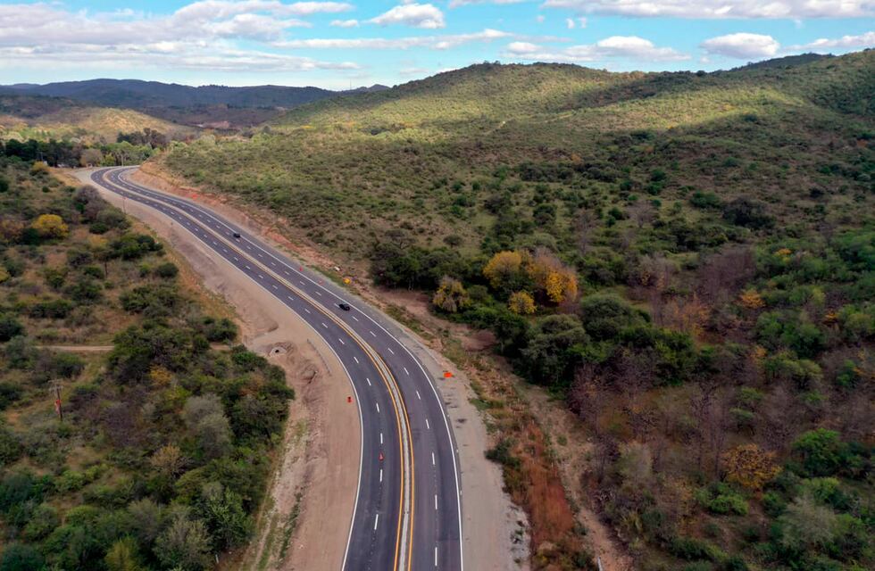 “Mejor no opino”: grabó una arriesgada decisión en una ruta de Córdoba y se hizo viral