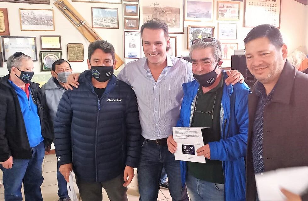 Veteranos de la Guerra de Malvinas y familiares recibieron la Tarjeta +U