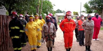 Los bomberos que recibieron donaciones de Santi Maratea inauguraron su cuartel renovado.