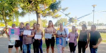 Las madres protestaron en la costanera y piden que la Justicia investigue. (Gentileza Puntal Villa María)