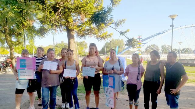 Las madres protestaron en la costanera y piden que la Justicia investigue. (Gentileza Puntal Villa María)