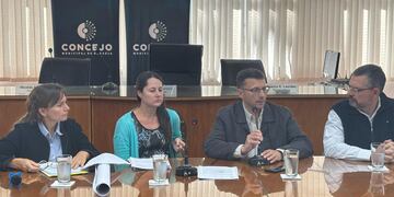 Funcionarios del DEM dialogaron con concejales sobre cambios en la Tributaria para beneficiar loteos