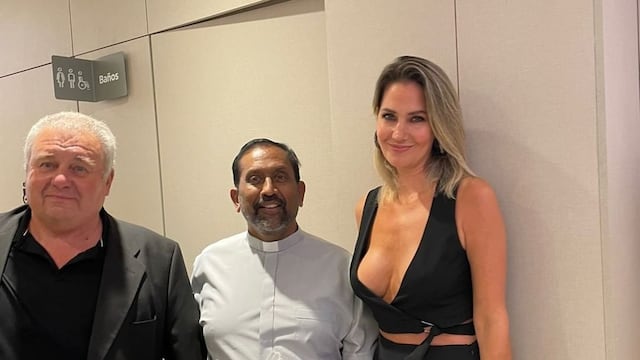 La periodista recibió la bendición del religioso durante la inauguración del sanatorio del Grupo Oroño en Funes.