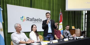 Viotti presentó el plan de espacios verdes