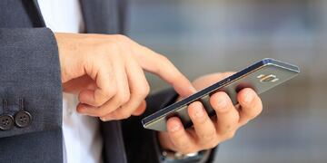 Un hombre denunció que se hacen pasar por él e intentaron estafar a su lista de contactos.