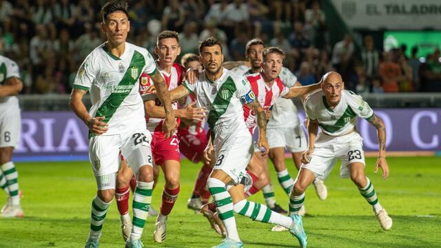 El partido nunca se abrió en el Estadio Florencio Sola.