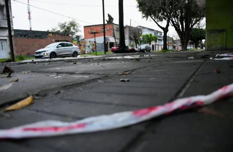 La víctima tenía 38 años y fue interceptada en Pérez por dos sicarios en moto.