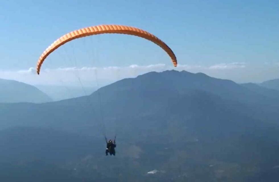 Córdoba: dos parapentistas se chocaron y se salvaron milagrosamente, en las sierras