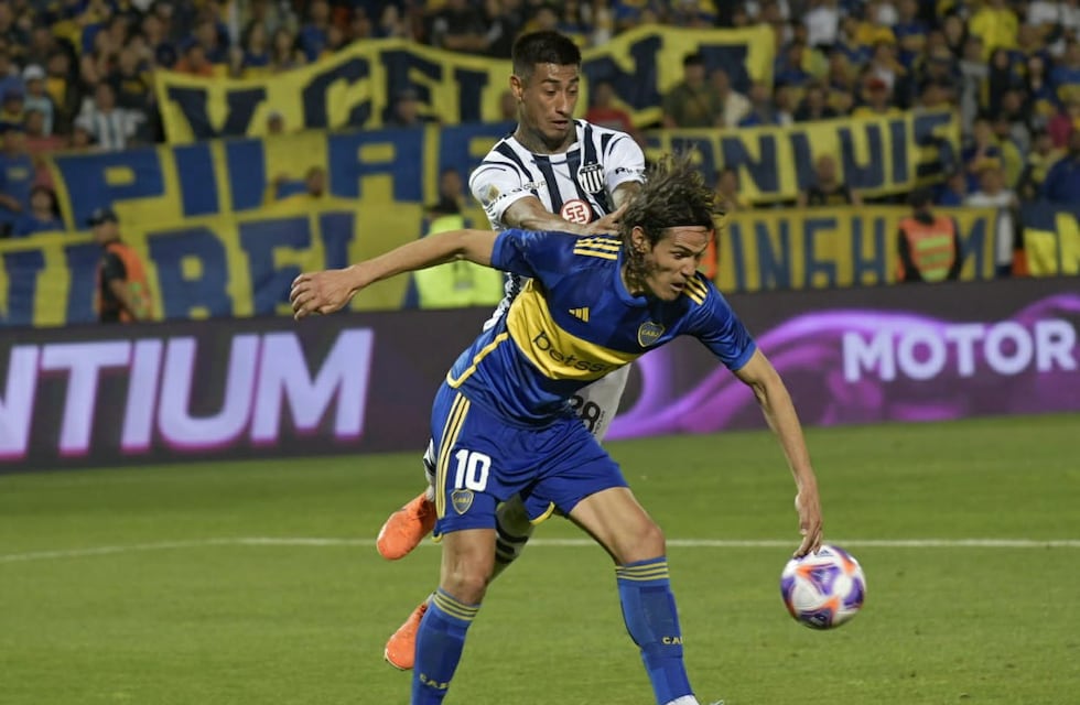 Video: la tercera fue la vencida, y Edinson Cavani puso el 1 a 1 en el Talleres-Boca, de penal