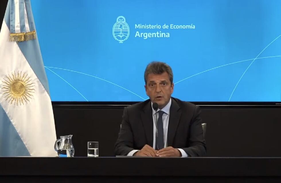 La oposición pide interrogar a Massa por la recompra de deuda