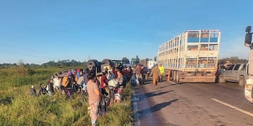 Varias personas saquearon uno de los cargamentos