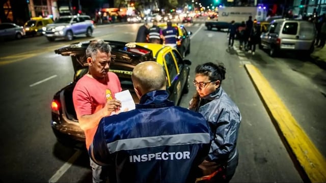 10 taxis fueron secuestrados durante el operativo de anoche en el estadio de River Plate (Foto: Policía de la Ciudad de Buenos Aires).