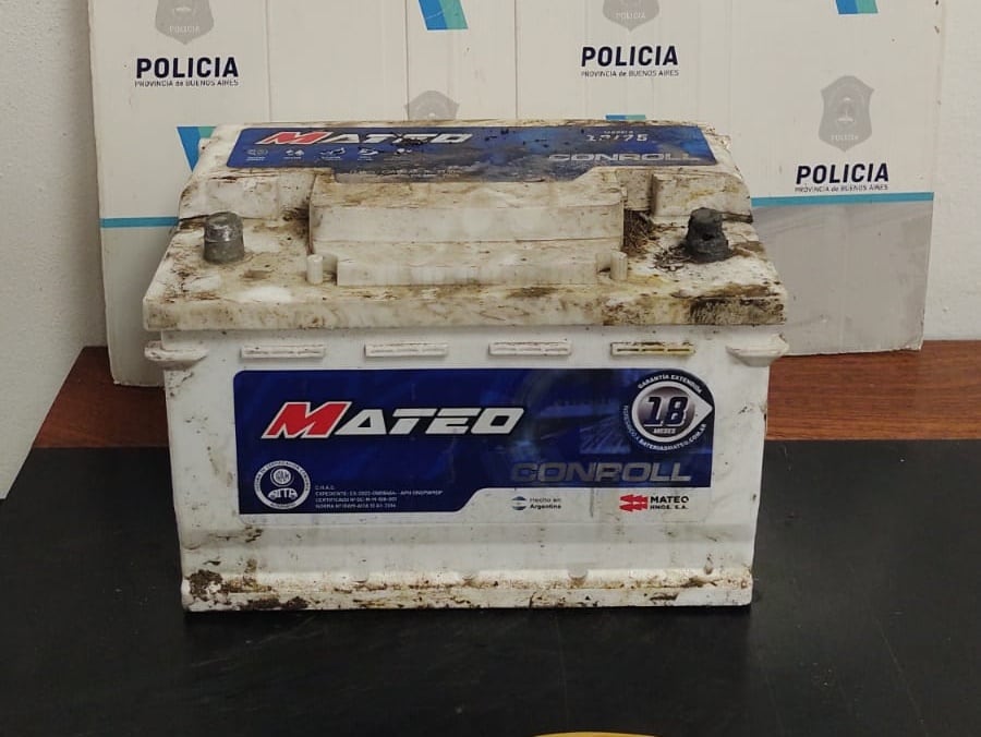Fue sorprendido robando la batería de un camión y fue aprehendido