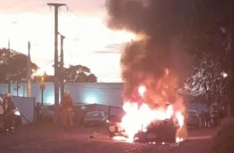 Dos heridos graves tras una explosión de un auto cargado de combustible de contrabando en Puerto Iguazú