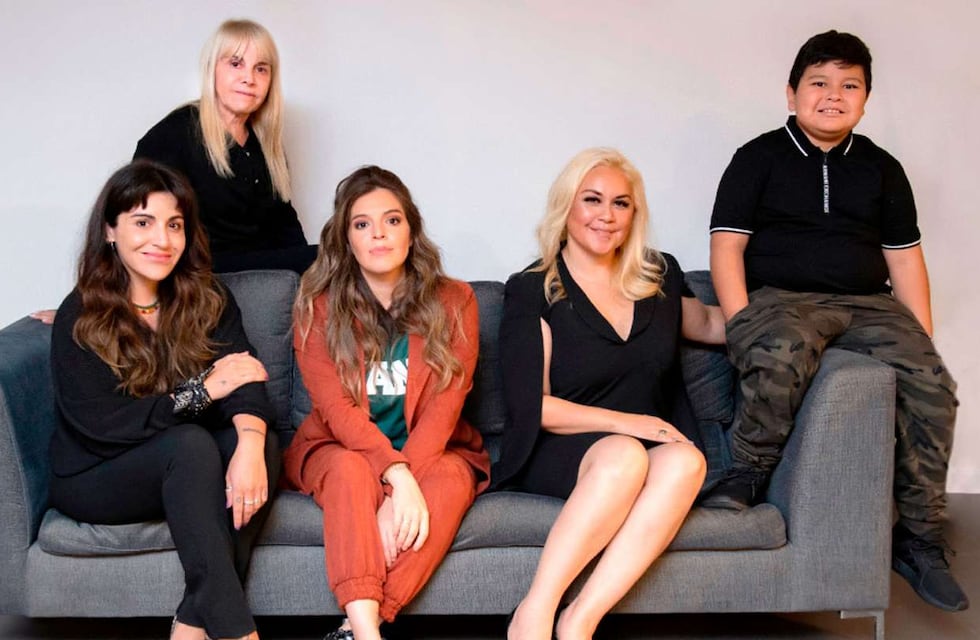 Con una foto, Verónica Ojeda, Claudia Villafañe, Dalma y Gianinna dejaron atrás sus diferencias y se unieron por la herencia de Diego Maradona