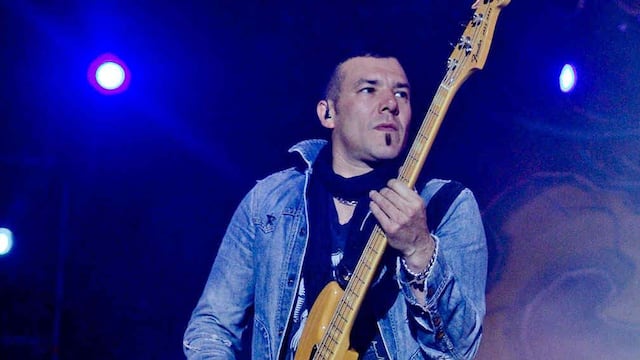 En medio de un recital en Corrientes, el líder de la banda habló sobre las próximas elecciones.