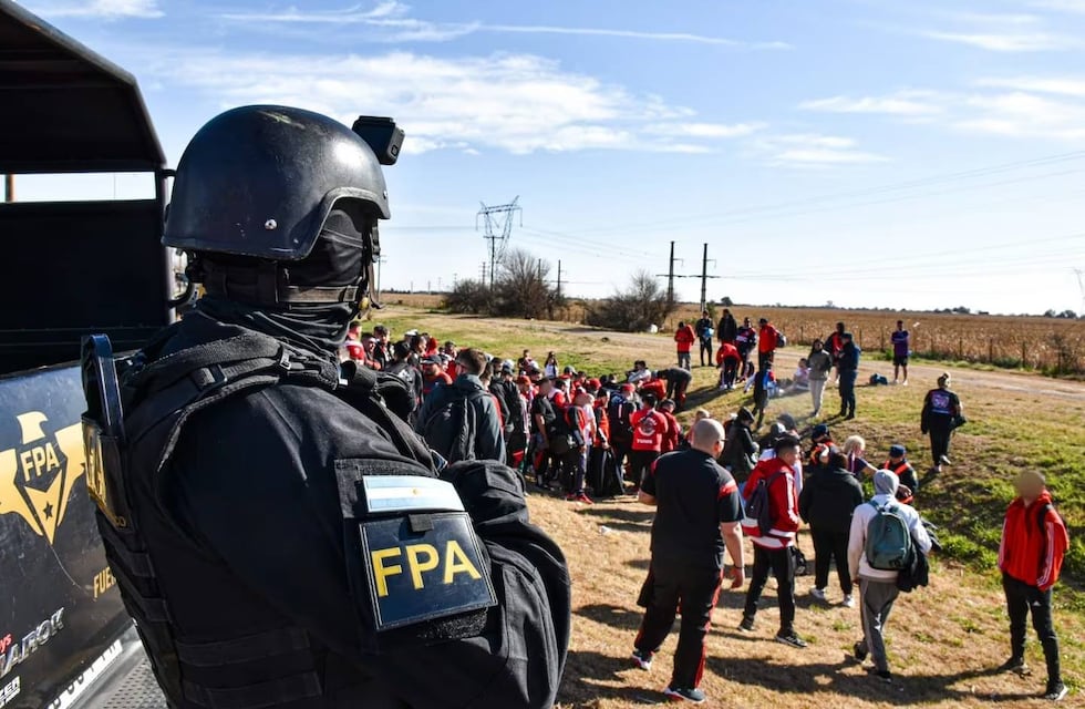La barrabrava de River fue detenida en Córdoba: traían armas blancas y estupefacientes