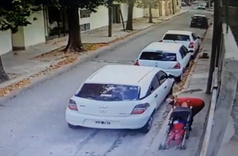 Con su hija en coche, robó y quedó filmada