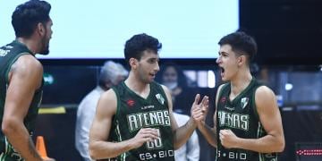 Festejo Griego. Atenas reanudó su participación en la Liga Nacional con una contundente victoria.