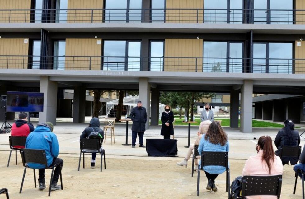 Alberto Fernández entregó viviendas del Procrear en Bariloche