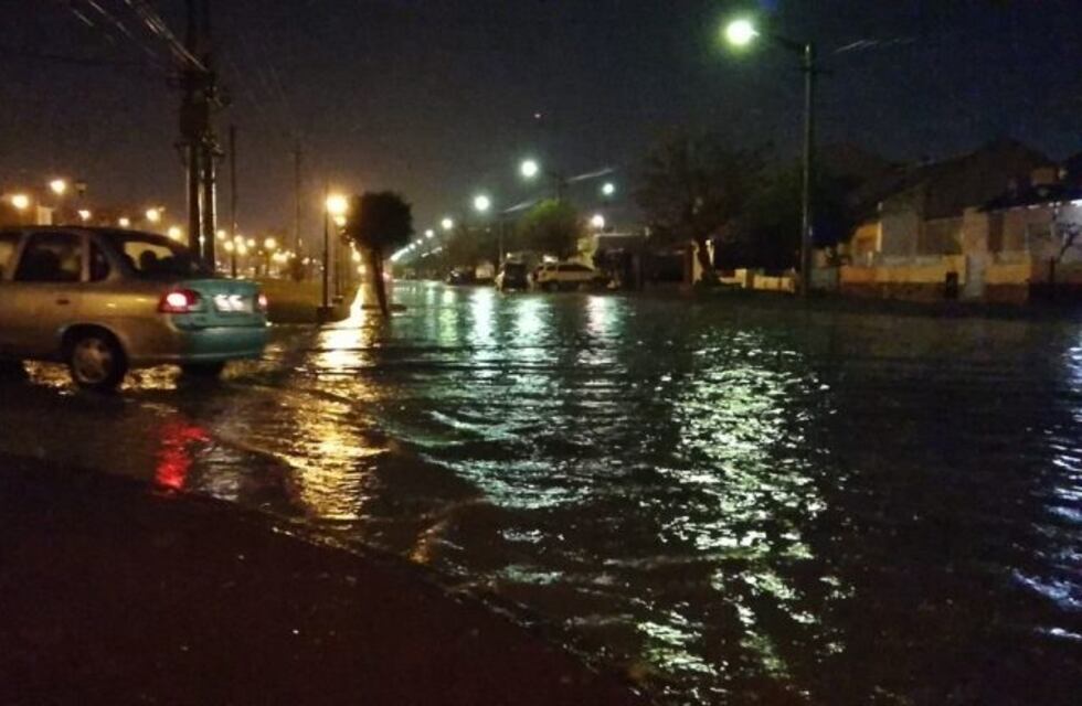 Las calles de Trelew se inundaron en pocas horas por acumulación de hojas