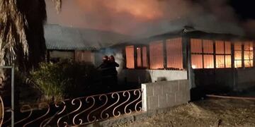 Incendio en casa y salón de eventos en San Rafael