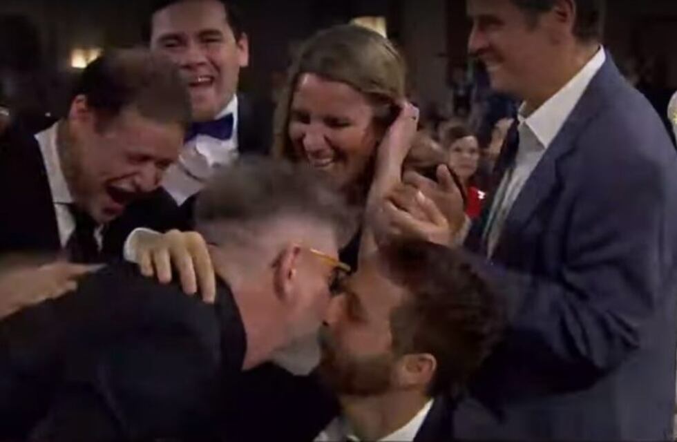 Martín Fierro de Radio 2019: Luis Novaresio ganó un premio y lo celebró con un romántico beso