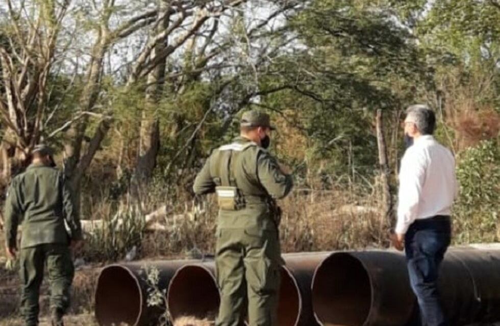 Los caños del gasoducto NEA están por todos lados menos donde deben estar