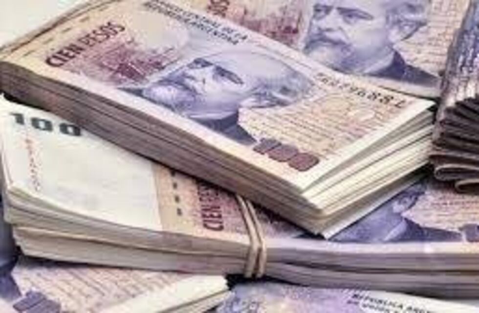Gran gesto: encontró una mochila con $ 15 mil y se los devolvió a su dueña