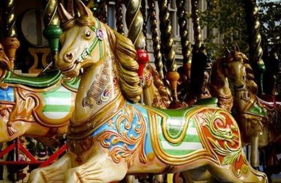 ¡Ni los juegos para niños se salvan! Atraparon a un joven tratando de robar una calesita