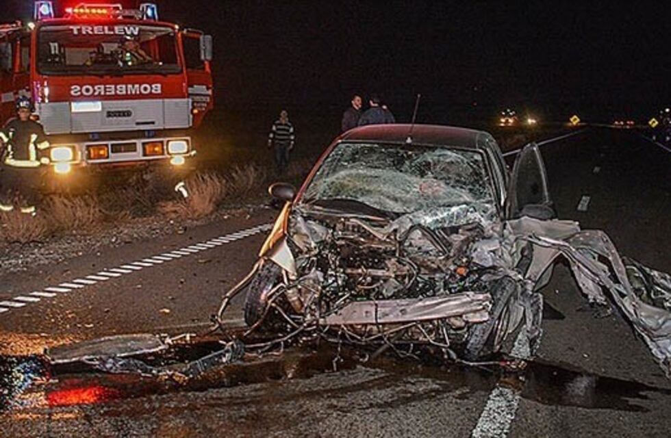 Conductor salió ileso milagrosamente luego de chocar contra un camión