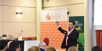 El analista y consultor internacional Gustavo Segré disertó en Rafaela sobre competitividad y comercio exterior (CCIRR)