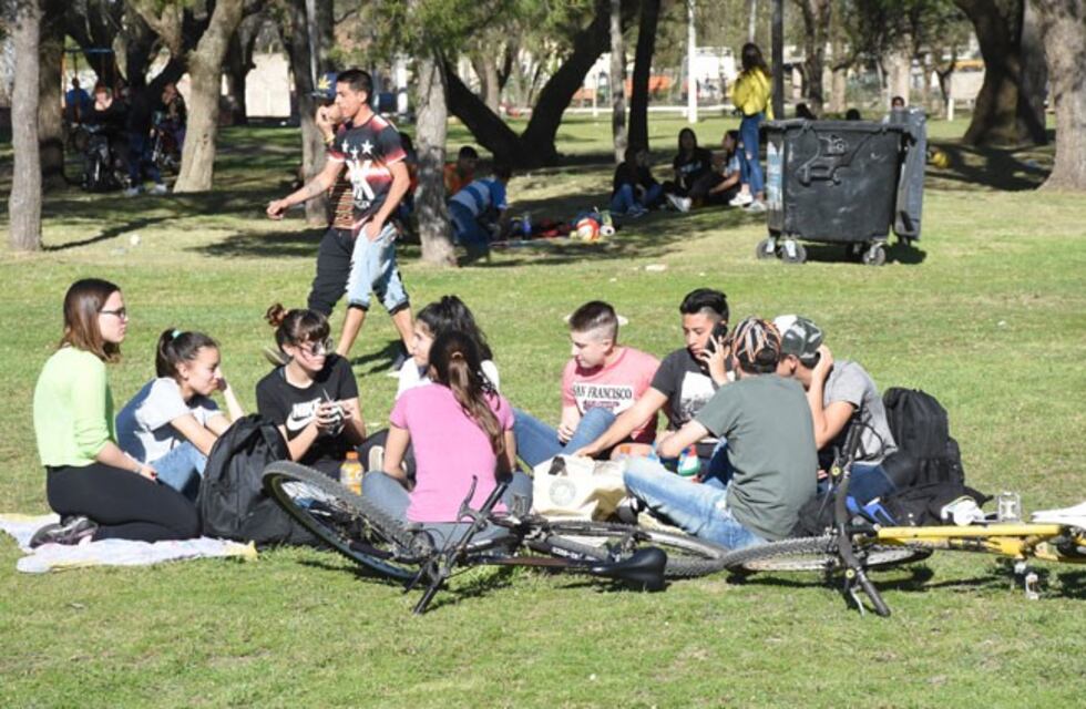 Fiesta en la Laguna Don Tomás por el Día de la Primavera