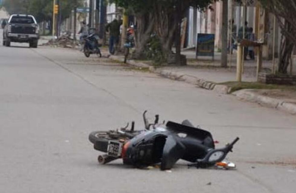 Dos policías quedaron heridos luego de un accidente en Avenida Belgrano